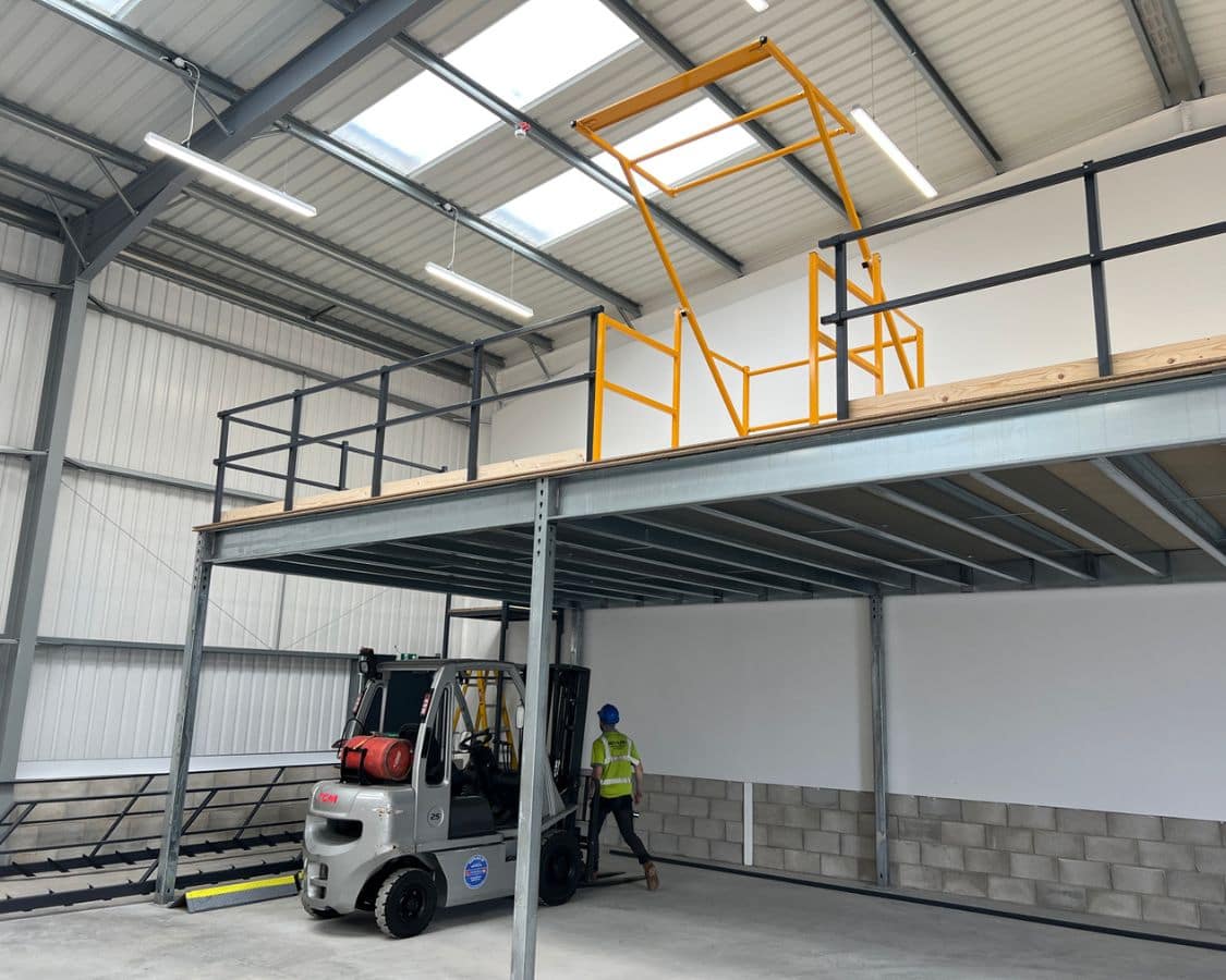 Shipment manager (1) mezzanine floor installed by Doity
