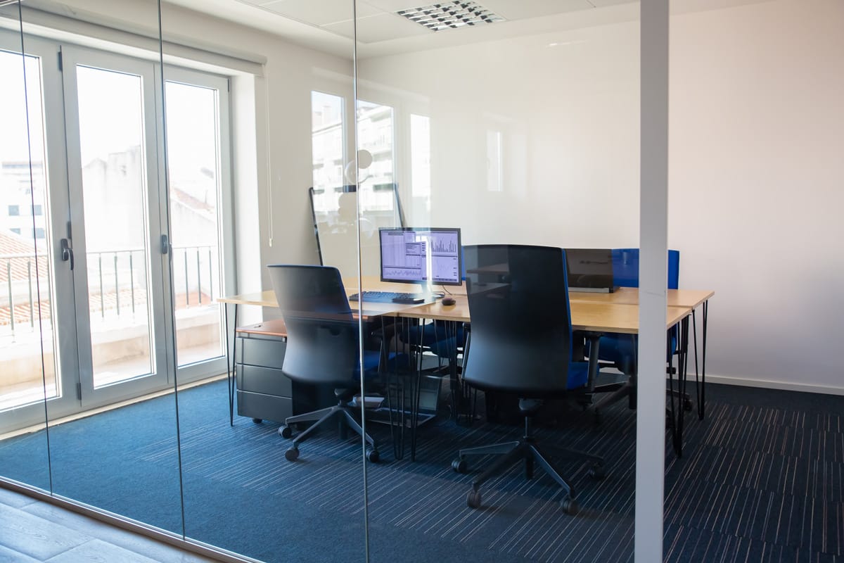 glass-office glass meeting room