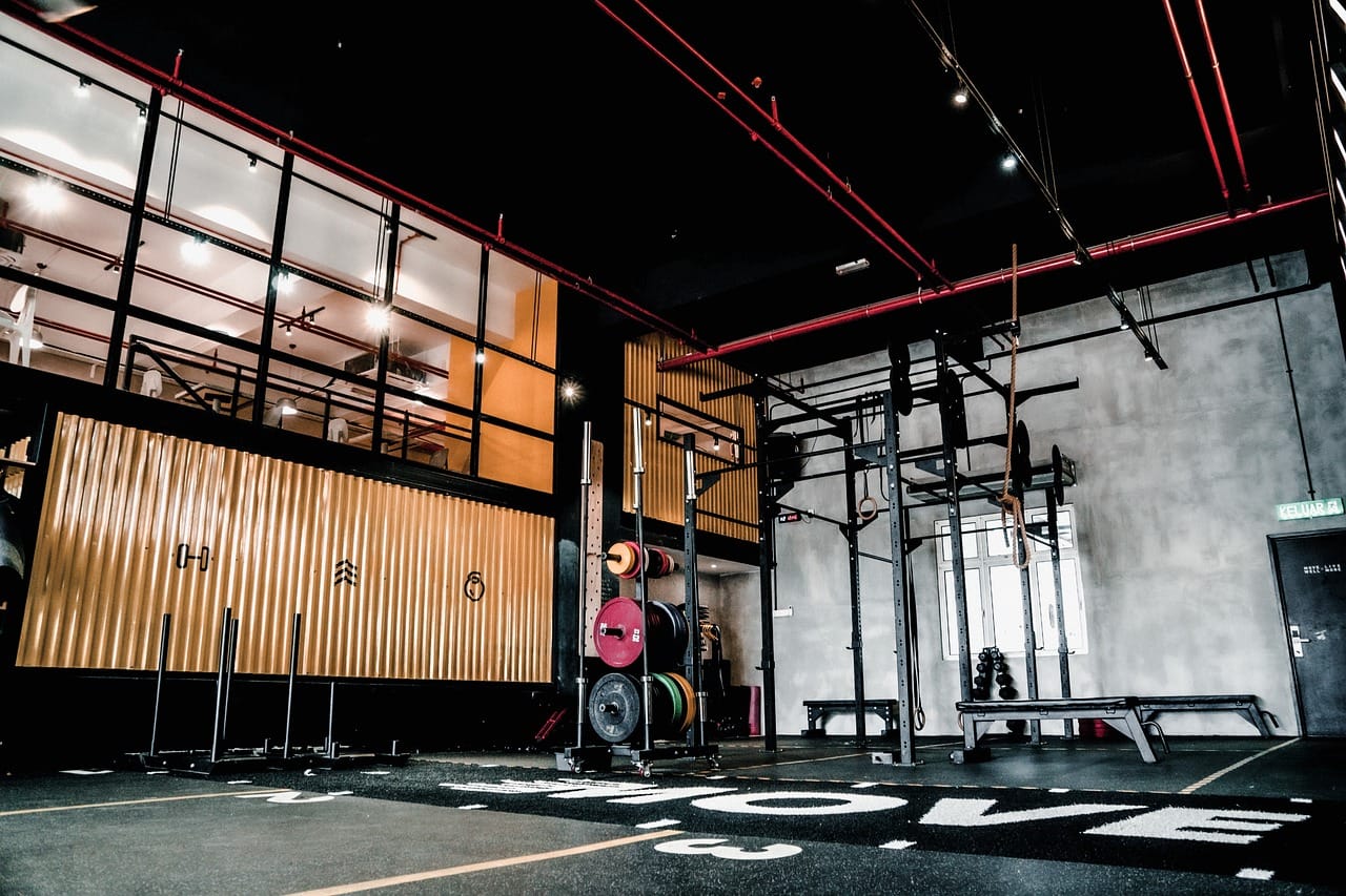 gym-6888637_1280 gym with a mezzanine floor